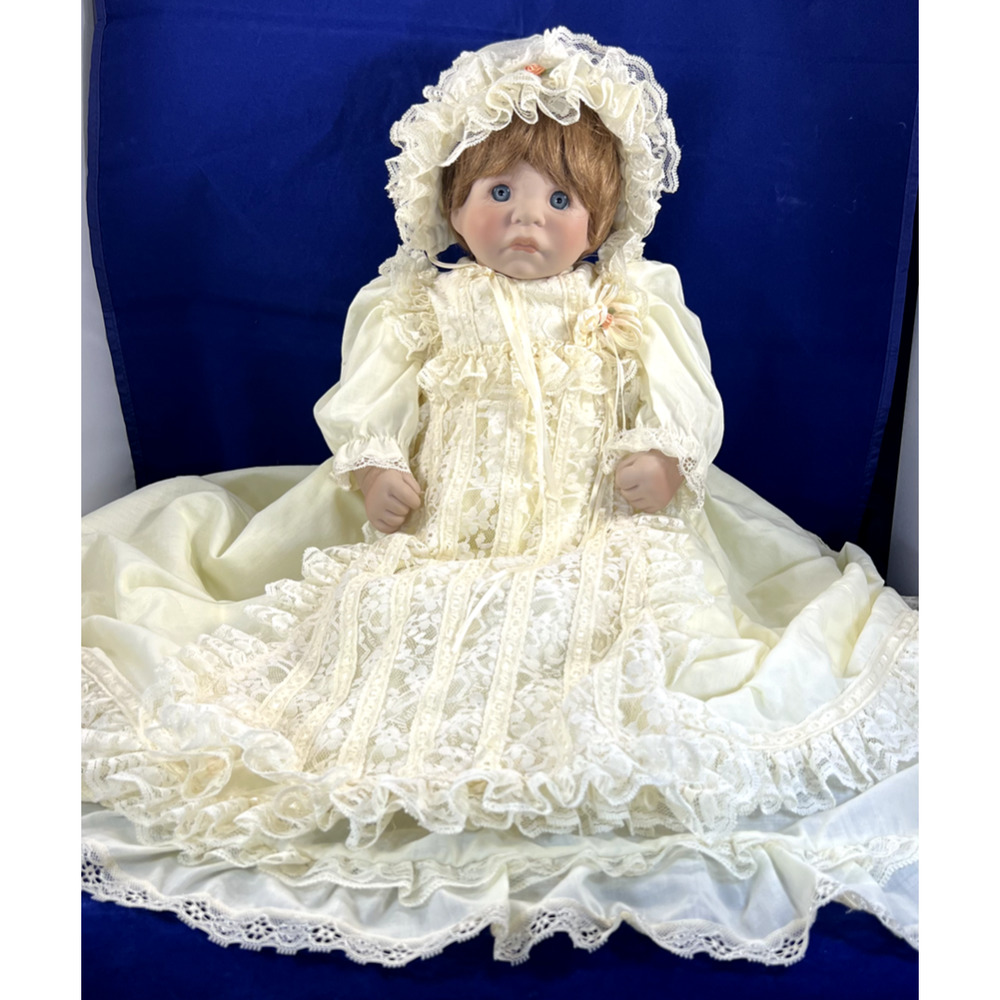First Moments Open Eye Doll In Gorgeous Lace Christening Gown Lee Middleton 1985